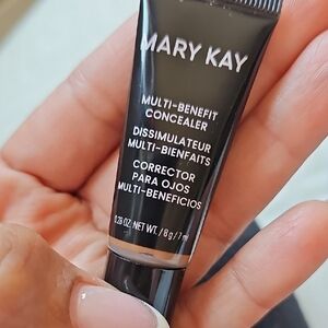 Mary Kay Multi-Benefit Concealer - In Shade (deep)